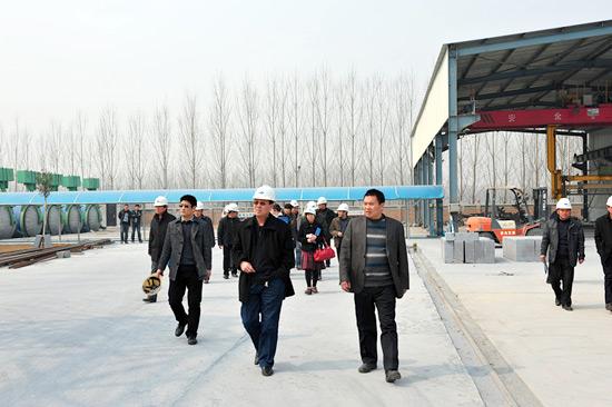濮陽(yáng)市住建局、墻改辦等領(lǐng)導(dǎo)一行蒞臨我司視察4
